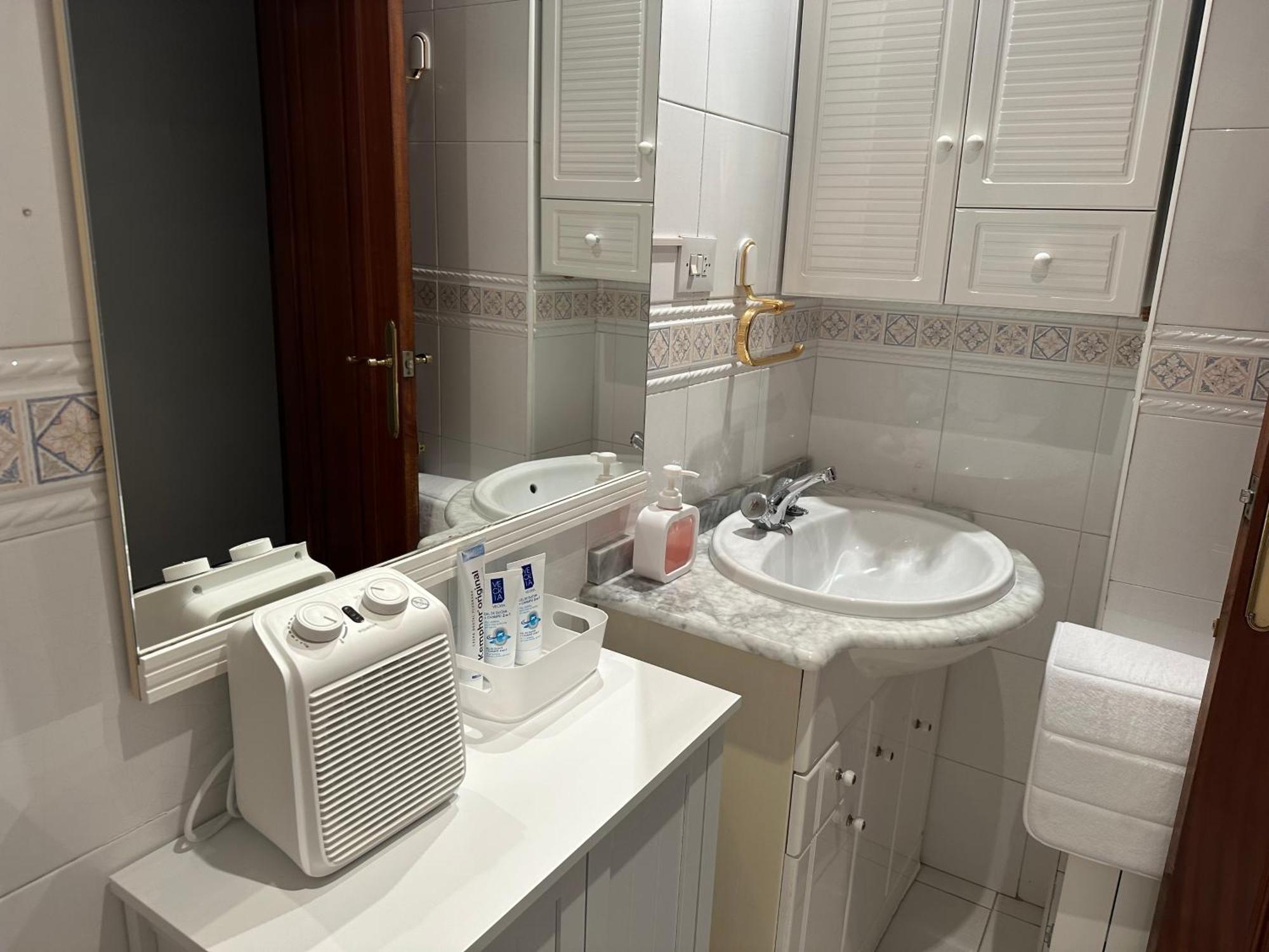 Amplio Y Luminoso Apartamento En El Centro De Granada Luaran gambar